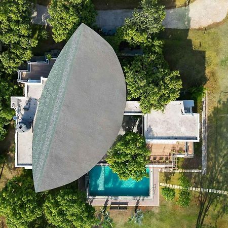 The Leaf By Stayvista - An Enchanting Escape Offering A Pool, Terrace, Lush Lawn, Contemporary Interiors, And Indoor Games Алибаг Экстерьер фото