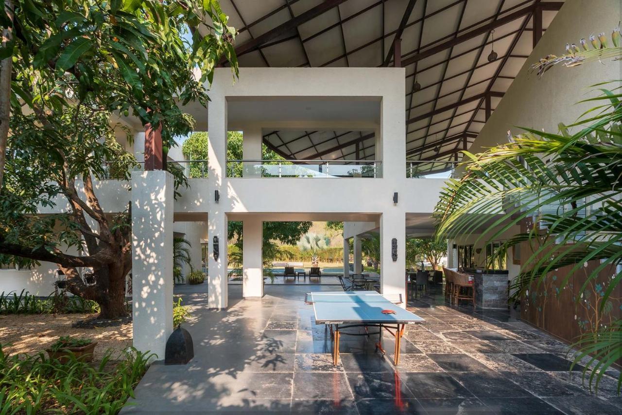 The Leaf By Stayvista - An Enchanting Escape Offering A Pool, Terrace, Lush Lawn, Contemporary Interiors, And Indoor Games Алибаг Экстерьер фото