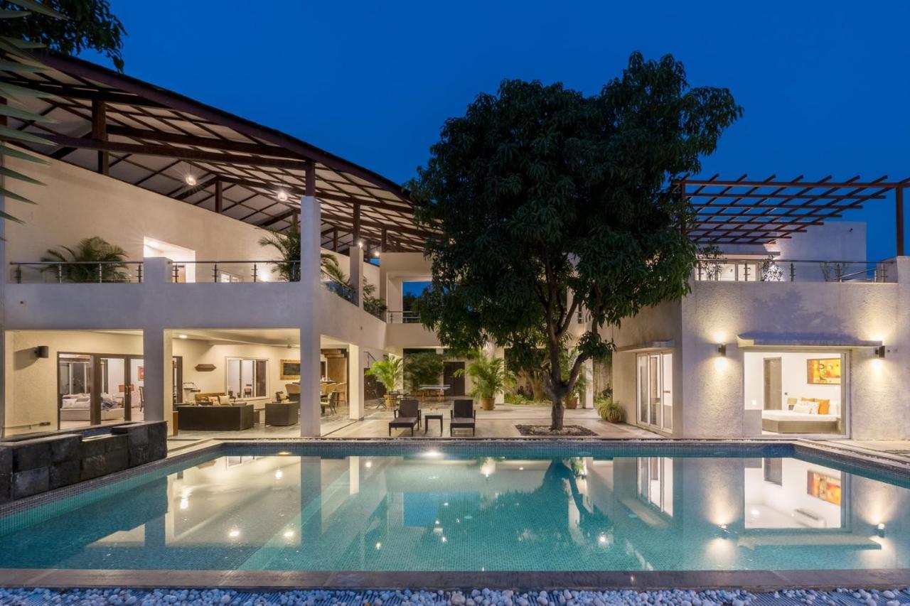 The Leaf By Stayvista - An Enchanting Escape Offering A Pool, Terrace, Lush Lawn, Contemporary Interiors, And Indoor Games Алибаг Экстерьер фото