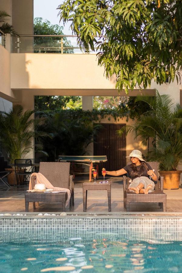 The Leaf By Stayvista - An Enchanting Escape Offering A Pool, Terrace, Lush Lawn, Contemporary Interiors, And Indoor Games Алибаг Экстерьер фото