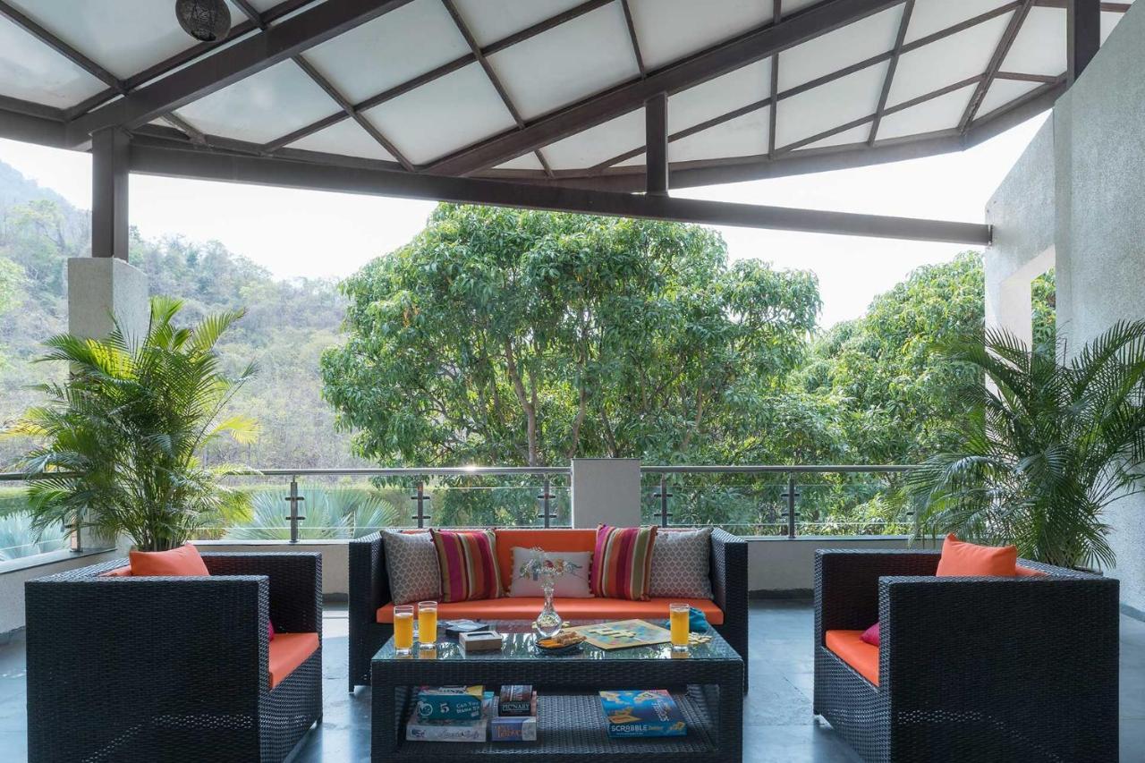 The Leaf By Stayvista - An Enchanting Escape Offering A Pool, Terrace, Lush Lawn, Contemporary Interiors, And Indoor Games Алибаг Экстерьер фото