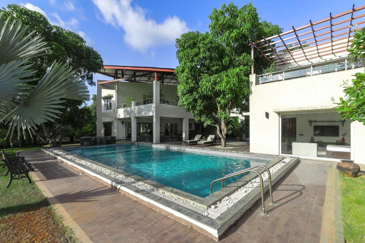 The Leaf By Stayvista - An Enchanting Escape Offering A Pool, Terrace, Lush Lawn, Contemporary Interiors, And Indoor Games Алибаг Экстерьер фото