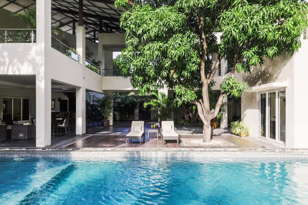 The Leaf By Stayvista - An Enchanting Escape Offering A Pool, Terrace, Lush Lawn, Contemporary Interiors, And Indoor Games Алибаг Экстерьер фото